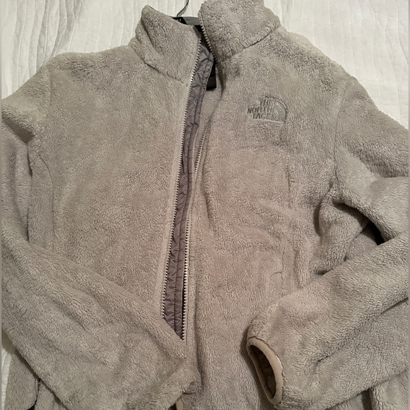 North face fuzzy zip up - Picture 4 of 6